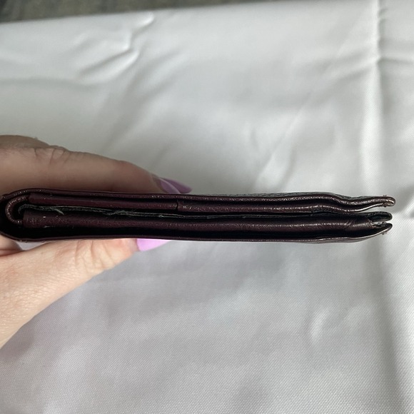 Vintage Men's Classic Maroon Pebbled Soft Leather Compact Bifold Wallet - Picture 11 of 11